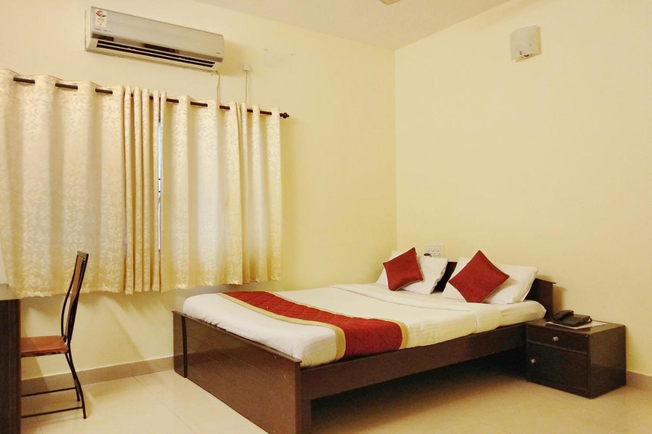 Super Oyo Capital O Premium Hotel Victoria Heights Near Sri Someshwara Swami Temple Bangalore Extérieur photo